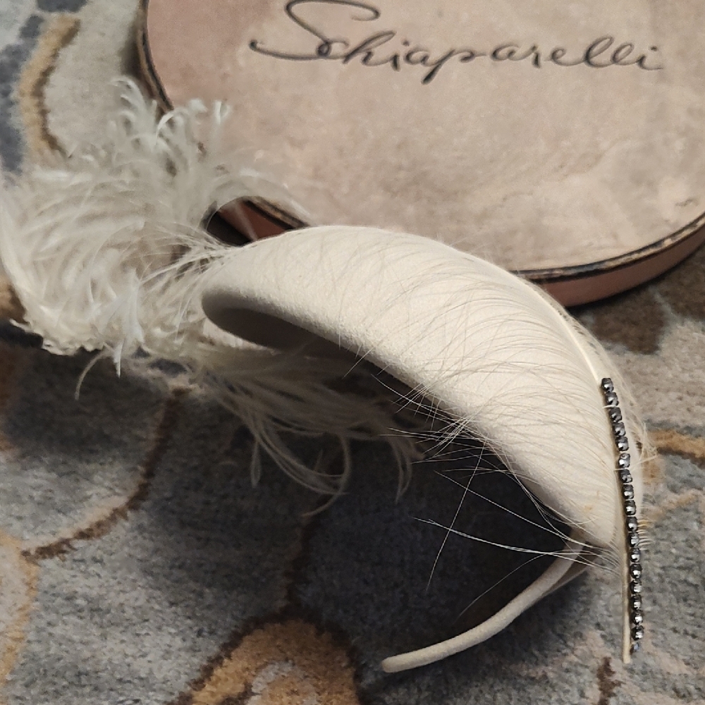 Schiaparelli White Feathered Women's Hat - Picture 5 of 9